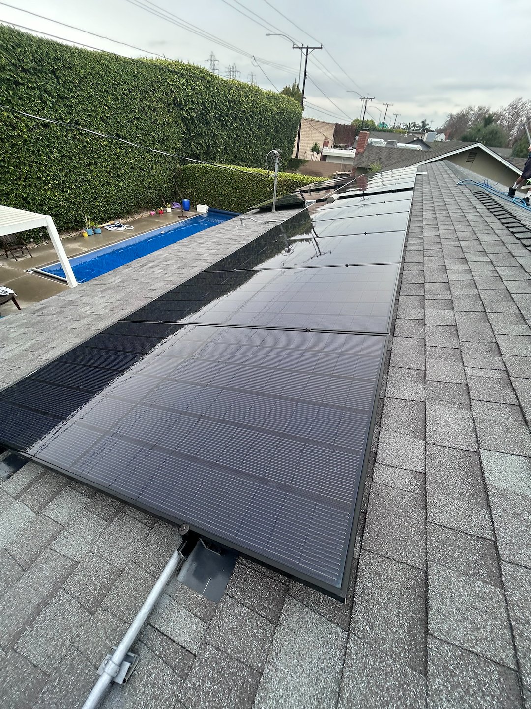  Rain or shine, Top window and solar panel cleaning in Long Beach, CA Thumbnail