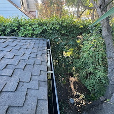 Revive-Shine-Gutter-and-Window-Cleaning-in-Long-Beach-CA 4