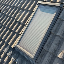 Safe-Professional-Two-Story-Window-Cleaning-In-Long-Beach-CA 7