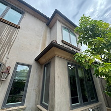 Safe-Professional-Two-Story-Window-Cleaning-In-Long-Beach-CA 1